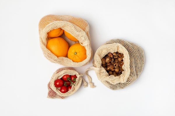 Woreczki na warzywa i owoce wykonane z certyfikowanej bawełny, w stylu zero waste